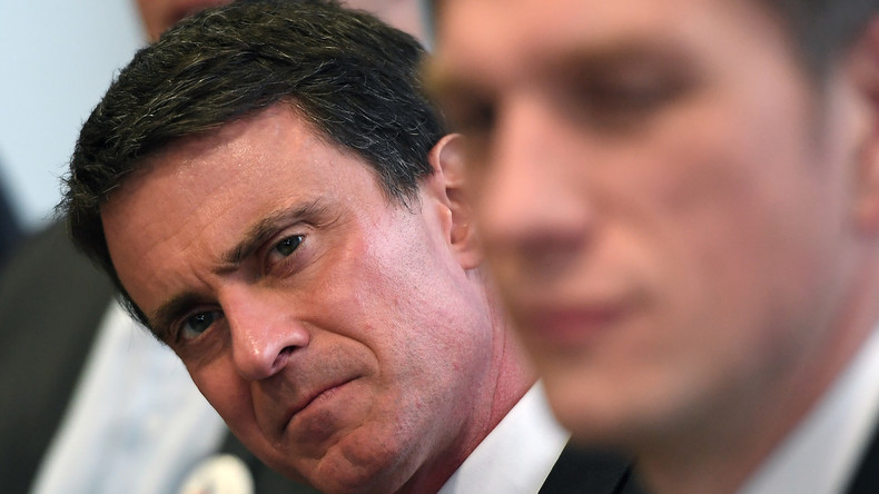 Entre Hamon et Macron, Manuel Valls tenterait d'incarner une troisième voie
