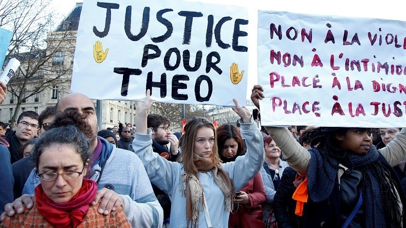 Affaire Théo : un PV suggère que le jeune-homme était un «indic» et aurait été violé par des dealers