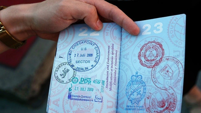 Bruxelles menace de mettre fin à l'exemption de visas pour les Américains se rendant en UE