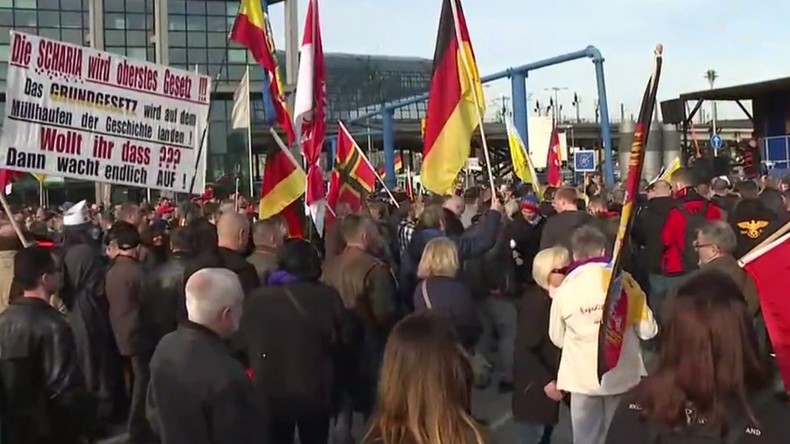 «Merkel doit partir» : manifestation contre la chancelière allemande dans le centre de Berlin