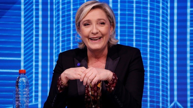 En direct, Marine Le Pen accuse BFMTV de soutenir Emmanuel Macron de façon «éhontée» (VIDEO)