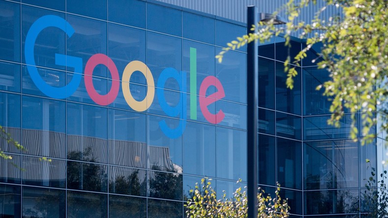 «Obama préparerait un coup d'Etat communiste» : Google accusé de promouvoir des «fake news»