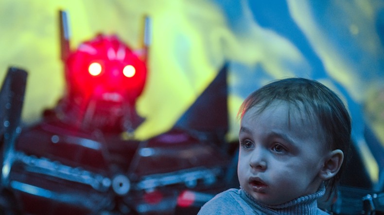 Stephen Hawking veut un «gouvernement mondial» pour empêcher les robots de détruire l'humanité