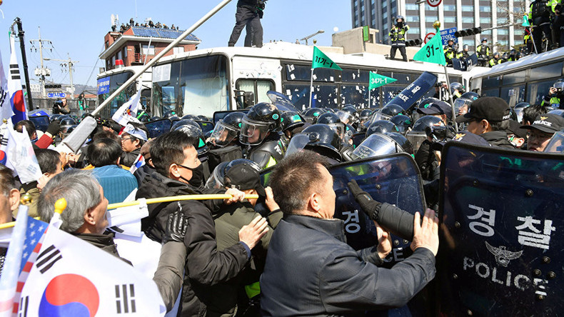 Corée du Sud : des partisans de la présidente destituée meurent sous les coups de la police (IMAGES)
