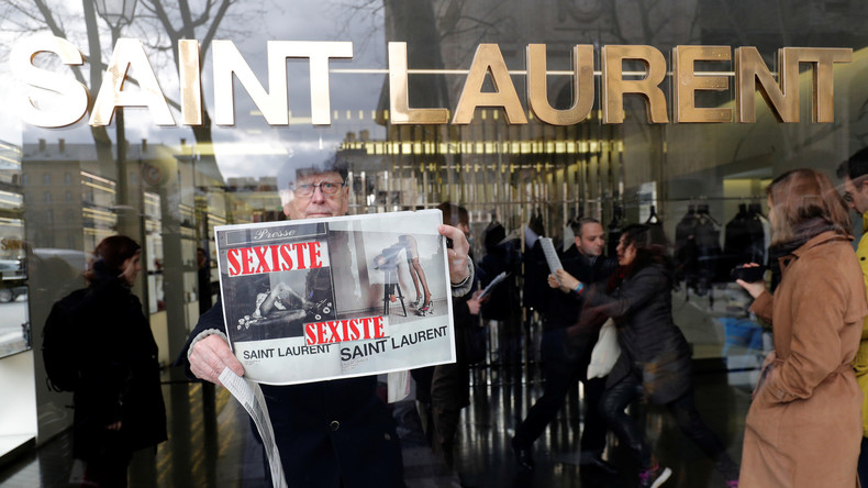 Retrait des affiches de Saint Laurent jugées «dégradantes» pour les femmes