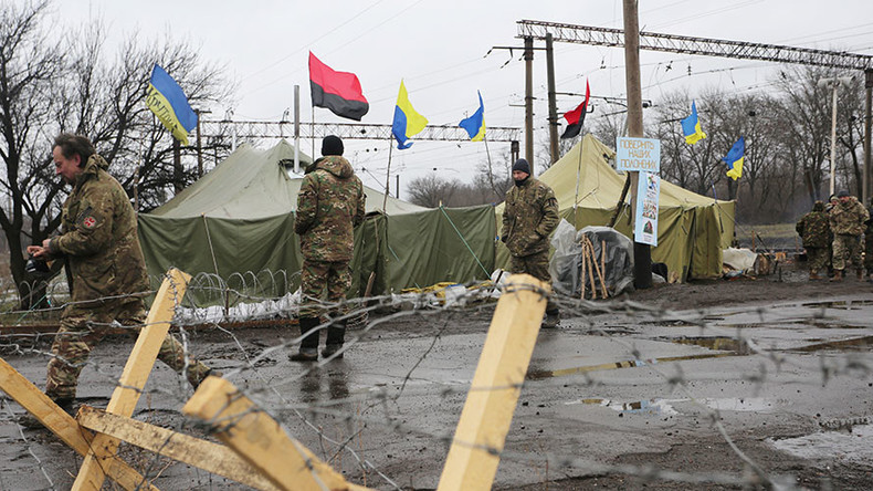 Kiev impose un blocus aux zones rebelles, Moscou met en garde contre une «catastrophe humanitaire»