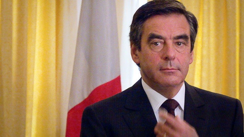 L'enquête sur Fillon étendue aux costumes offerts, deux perquisitions chez le tailleur du candidat