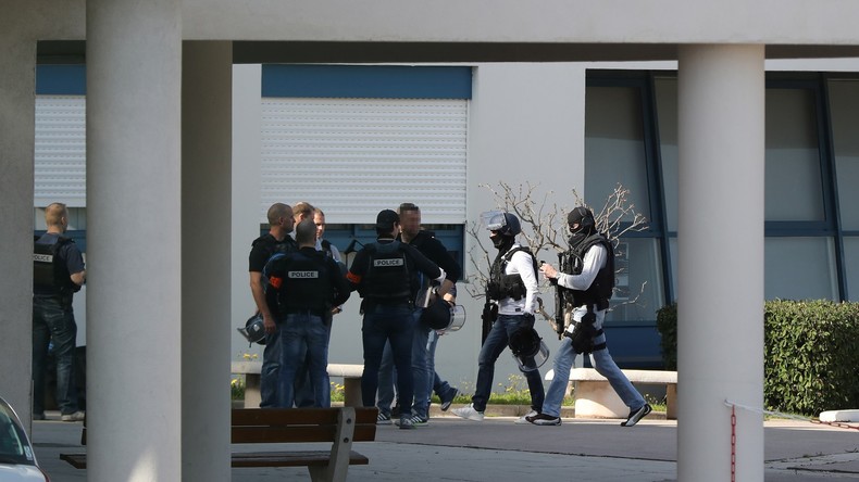 Fusillade du lycée de Grasse : le tireur s'est procuré ses armes chez ses parents et son grand-père