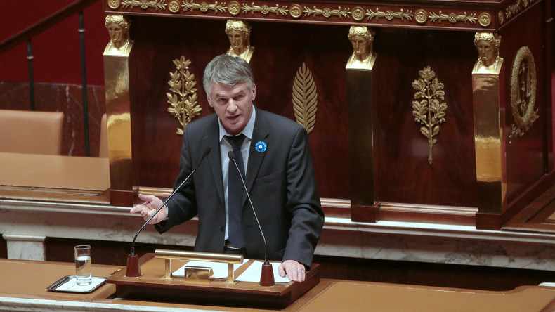 Législatives : le centriste Folliot soutient Macron, LR lui retire son investiture