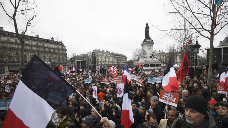 Les pro-Mélenchon trollent les chiffres de la manif de Fillon... mais semblent gonfler les leurs