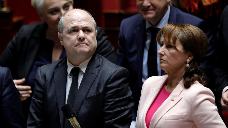 Le parquet financier ouvre une enquête préliminaire sur l'emploi des filles de Bruno Le Roux