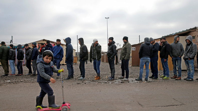 Calais : la justice suspend les arrêtés municipaux interdisant la distribution de repas aux migrants