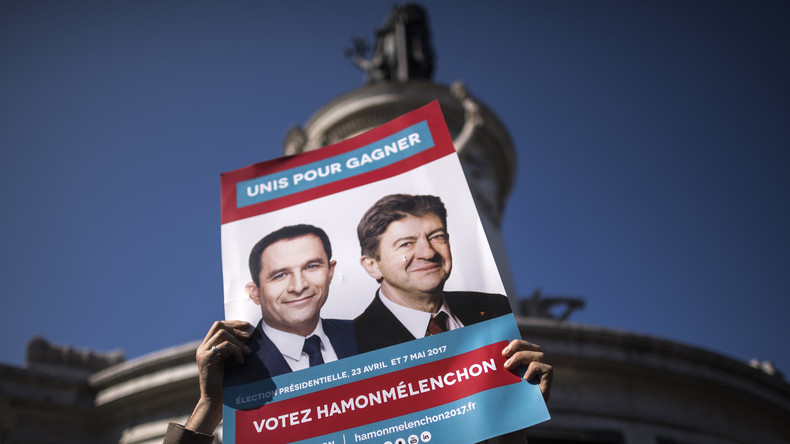 Des manifestants devant les QG de Mélenchon et Hamon pour réclamer une alliance