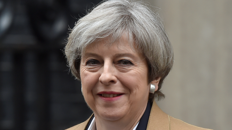 Dans une tribune, Theresa May rappelle que le Royaume-Uni «quitte l'UE, mais pas l'Europe»