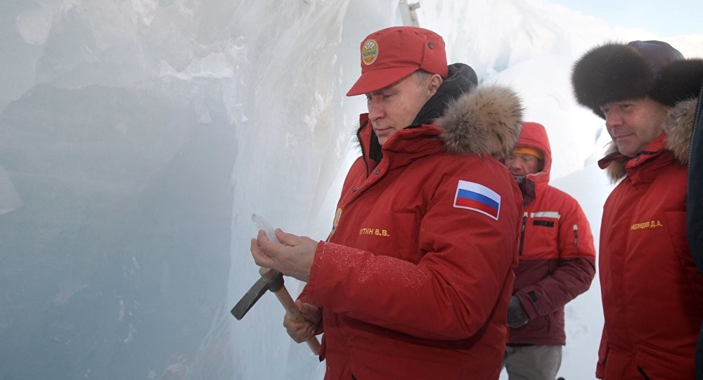 En voyage dans l'Arctique, Vladimir Poutine s'est rendu à l'archipel François-Joseph (VIDEO)