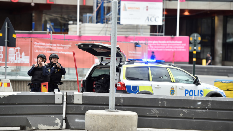 Premières images de Stockholm, où un camion a foncé dans la foule