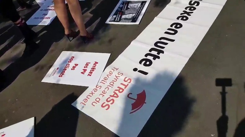 Les «travailleurSEs du sexe» se mobilisent à Pigalle contre la pénalisation des clients