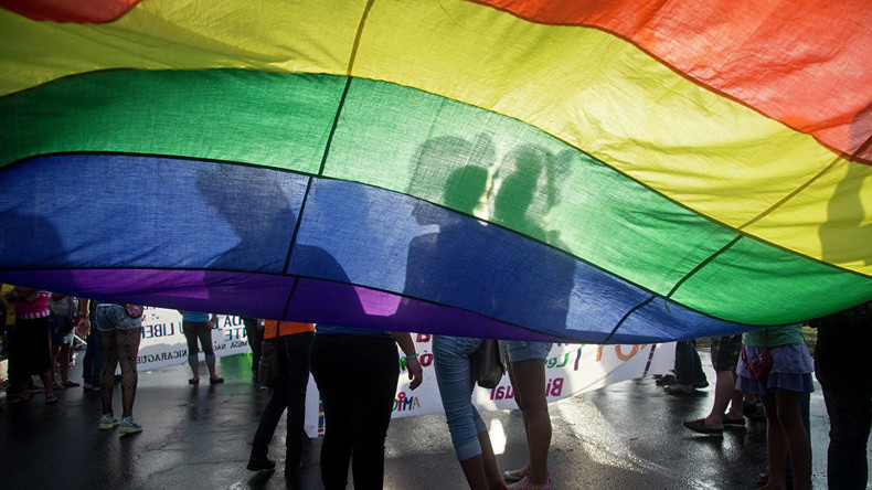 Des associations LGBT dénoncent l'agression d'une militante transgenre à Paris