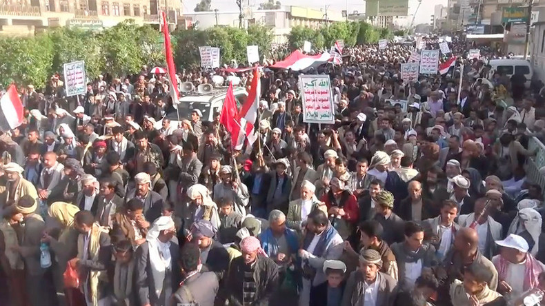 Des Yéménites protestent contre les bombardements saoudiens et «les traîtres soutenant la guerre»