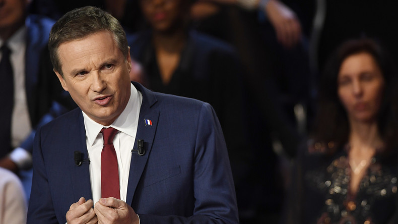 Dupont-Aignan dévoile en direct des SMS du patron du Figaro qui lui a demandé de se retirer