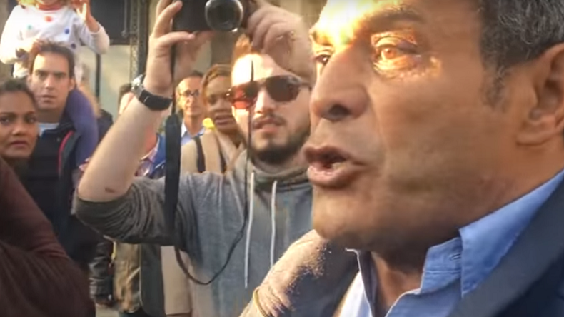 «Vous êtes une criminelle !» : Anne Hidalgo violemment prise à partie sur les Champs-Elysées (VIDEO)