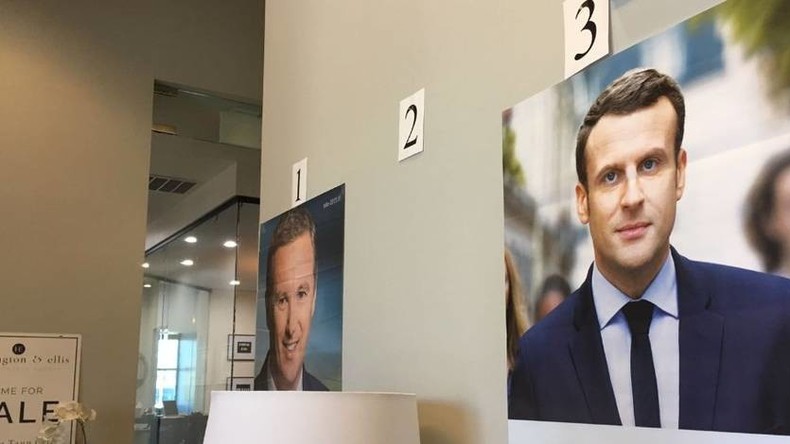Pourquoi n'y avait-il pas d'affiches de Marine Le Pen dans les bureaux de vote à l'étranger ?