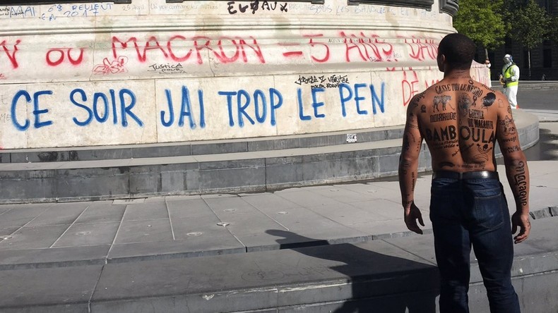 Paris : des tatouages éphémères d'insultes racistes pour dénoncer la «lepénisation» des esprits