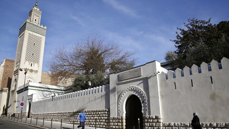 Les musulmans appelés à voter «massivement» pour Macron par la grande mosquée de Paris