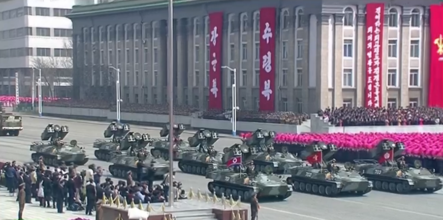 Pyongyang dévoile ses missiles balistiques mer-sol lors d'une parade militaire (PHOTOS, VIDEOS)