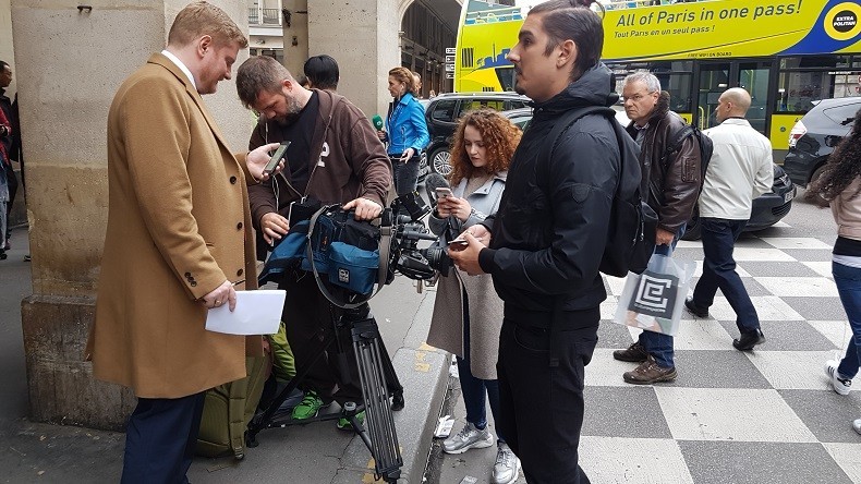 L’équipe de RT à nouveau refoulée au quartier général d’Emmanuel Macron (VIDEOS)