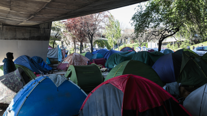 1 600 migrants évacués de campements porte de la Chapelle à Paris (IMAGES)