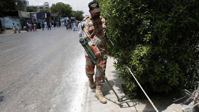 25 morts et de nombreux blessés dans une explosion visant le vice-président du Sénat pakistanais