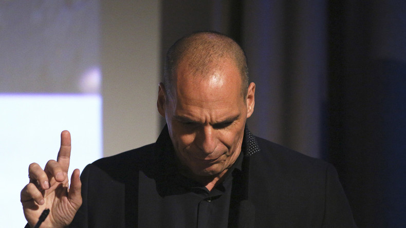 Après l'avoir soutenu, Varoufakis met Macron en garde