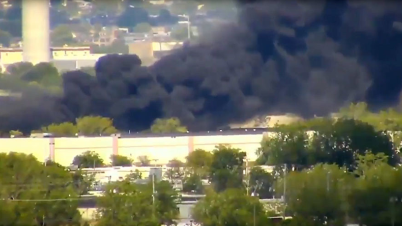 Crash dans le New Jersey : deux morts et plusieurs bâtiments en flammes