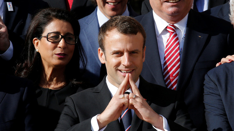 Rapprochement d'élus Républicains avec Macron : LR écope le navire, le FN à l'abordage