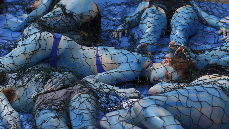 Paris : happening de militants vegans pour dénoncer les «souffrances» des poissons (PHOTOS, VIDEOS)
