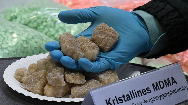 D'après un sondage mondial, le pays qui consomme le plus de MDMA au monde est ...