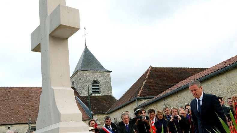 La classe politique unanimement estomaquée par la profanation de la tombe du général de Gaulle