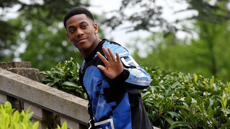 Le footballeur Anthony Martial souhaite bonne fin de ramadan aux musulmans… puis se ravise