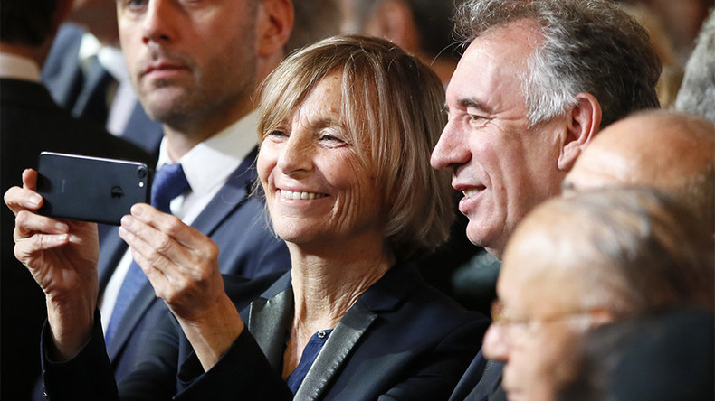 Quand Bayrou, ministre de la Justice, retweete la ligne de défense de Marielle de Sarnez
