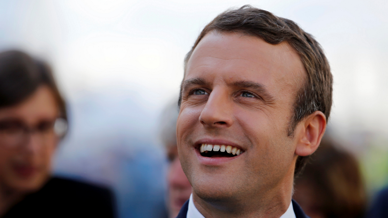 «Leader du monde libre», «appel du 1er juin»: des éloges de Macron dans la presse moqués sur Twitter