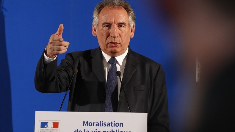 Après la promesse de Macron, Bayrou réclame la fin de l'exemption fiscale du Qatar en France