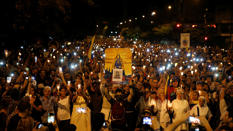 Des milliers de Vénézuéliens rendent hommage à un adolescent tué lors d’une manifestation (VIDEO)
