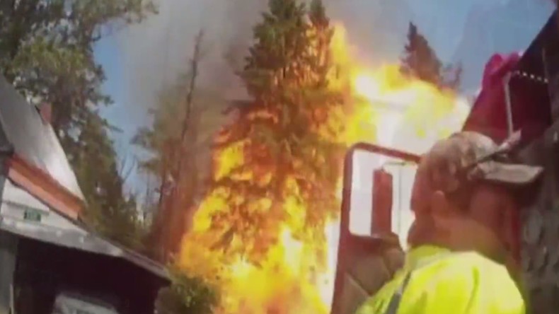 Un incendie imprévisible : une bonbonne de propane explose et brûle le visage d’un pompier (VIDEO)