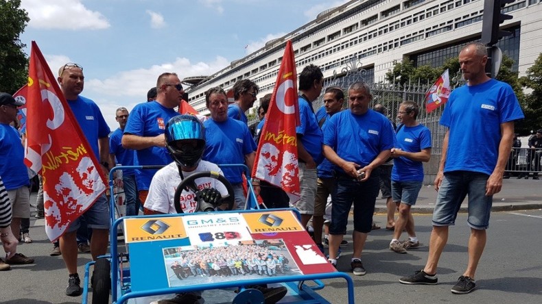Les salariés de GM&S manifestent à nouveau à Paris contre la «promesse non tenue» de Macron