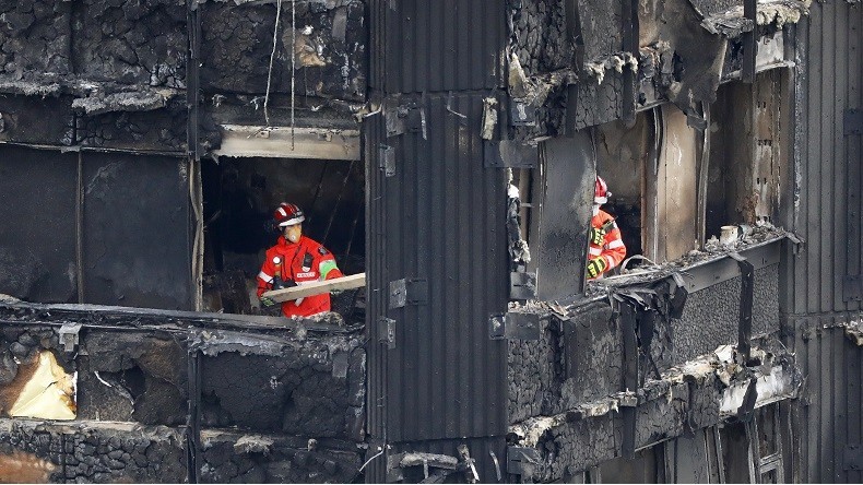 Les 58 disparus de l'incendie de la tour Grenfell à Londres sont présumés morts, annonce la police
