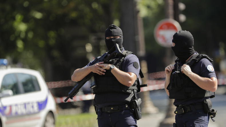 Ce que l'on sait de l'identité de l'assaillant des Champs-Elysées