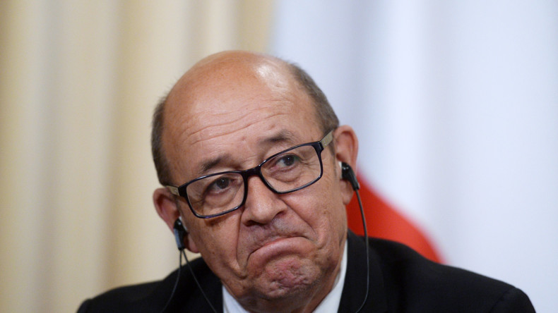 Comment Jean-Yves Le Drian évite la question sur la discrimination des médias russes en France