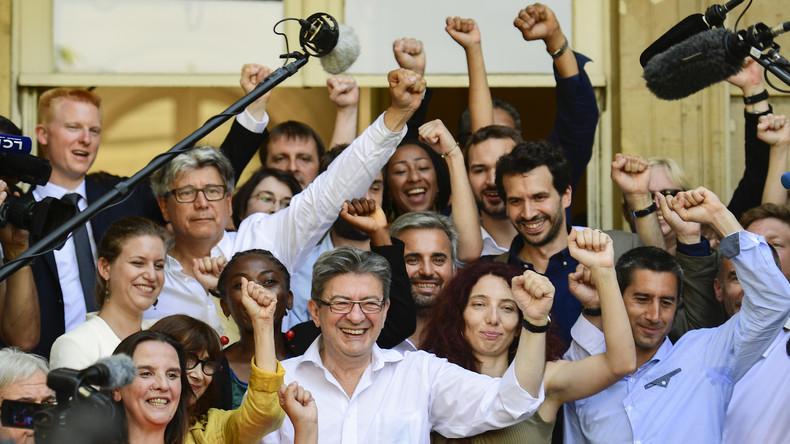 «On est obligés de supporter ça ?» : le drapeau européen à l'Assemblée irrite Jean-Luc Mélenchon