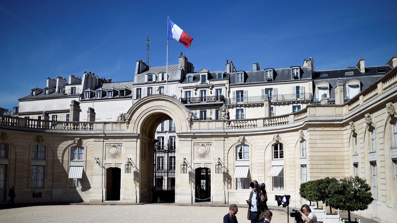 Gouvernement Philippe II : Macron fait entrer trois proches et maintient le lien avec le MoDem